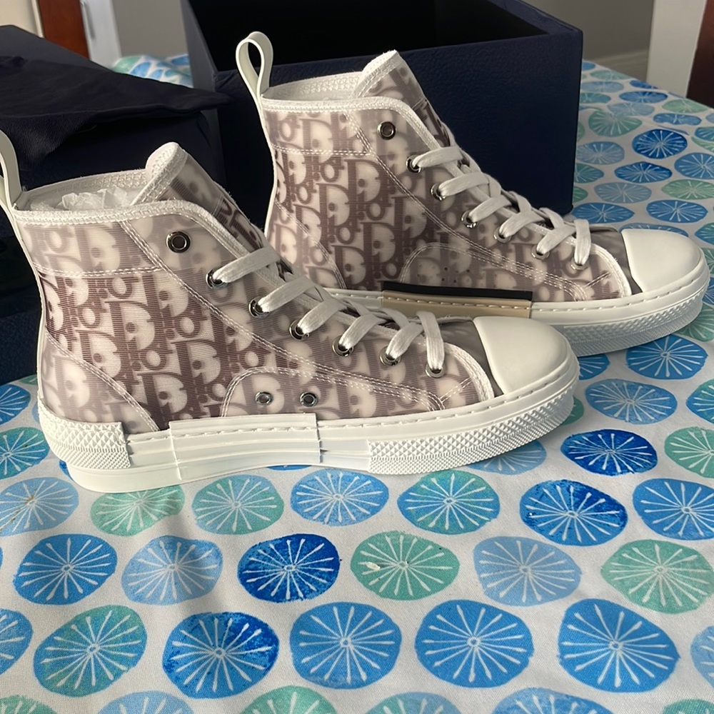 Brand new never worn, size 6 men 8 women. Christmas gift that didn’t fit.